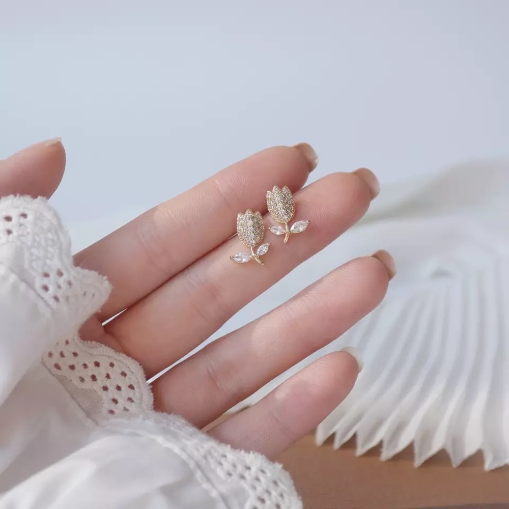 Lillies stud earrings gp